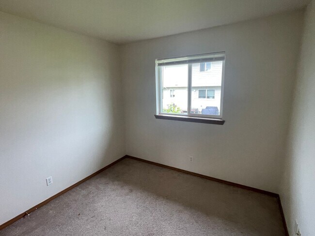 1449 NW Falls Creek Loop-Unit -2 in Oak Harbor, WA - Building Photo - Building Photo