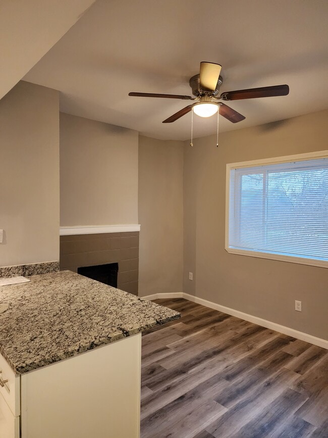 3948 Murray Ave, Unit 2 in Pittsburgh, PA - Foto de edificio - Building Photo