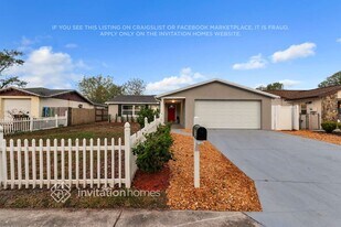 8735 Spanish Moss Dr in Port Richey, FL - Building Photo