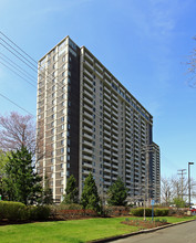 The Carlyle on the Lake in Lakewood, OH - Building Photo - Building Photo