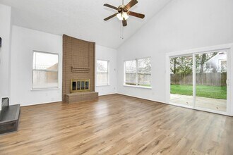 1111 W Brompton Dr in Pearland, TX - Building Photo - Building Photo