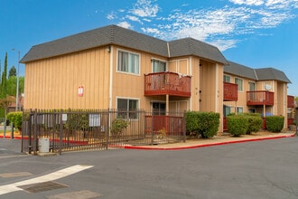 Lincoln Pointe Apartments in Marysville, CA - Foto de edificio - Building Photo