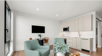 1515 Commonwealth Ave in Boston, MA - Building Photo - Building Photo