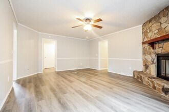 121 Saratoga Dr, Unit 311A in Greer, SC - Building Photo - Building Photo