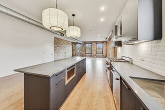 1056 N Milwaukee Ave in Chicago, IL - Building Photo - Building Photo