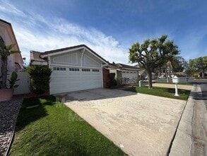 24302 Ponchartrain Ln in Lake Forest, CA - Building Photo - Building Photo