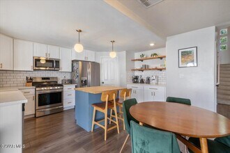 40144 Cantara Dr in Palmdale, CA - Building Photo - Building Photo
