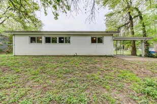 6837 St Olaf Dr in Berkeley, MO - Building Photo