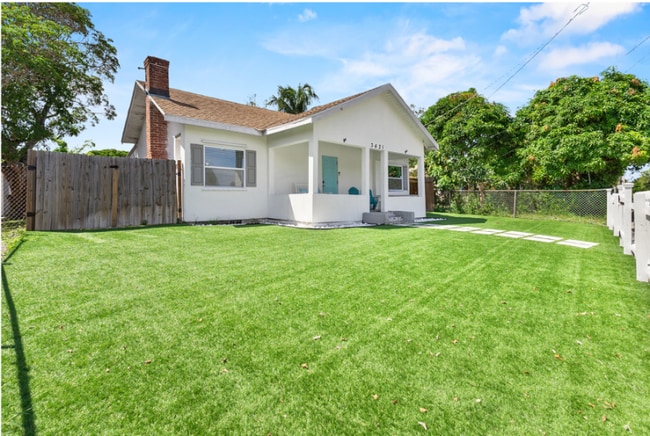 3421 Pinewood Ave in West Palm Beach, FL - Foto de edificio - Building Photo
