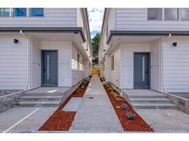 1570 SE 50th Ave in Portland, OR - Building Photo