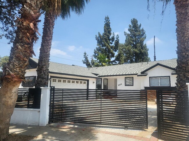 8856 Casaba Ave in Winnetka, CA - Building Photo - Building Photo