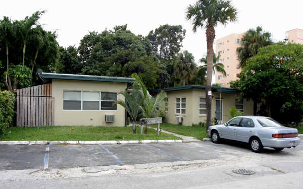 Cottage By The Sea in Pompano Beach, FL - Building Photo