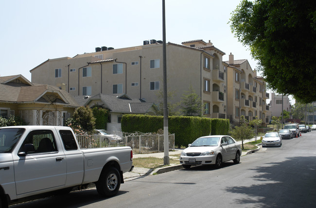 5122 Maplewood Ave in Los Angeles, CA - Building Photo - Building Photo