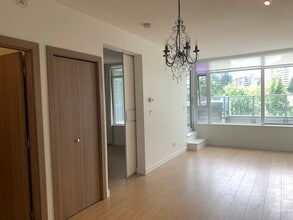 6538 Nelson Ave in Burnaby, BC - Building Photo - Building Photo