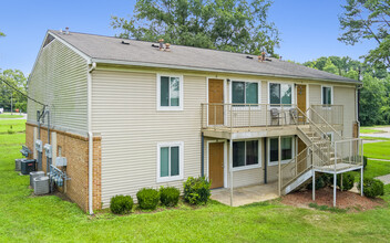 Oakwood Apartments in Calhoun City, MS - Foto de edificio - Building Photo