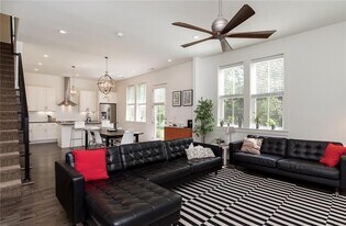 306 NW H St in Bentonville, AR - Building Photo