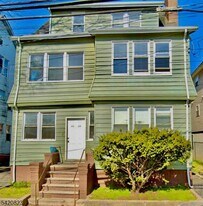 313 Leslie St in Newark, NJ - Building Photo