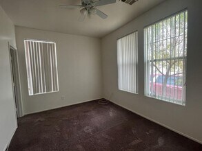 5001 Droubay Dr in Las Vegas, NV - Building Photo - Building Photo