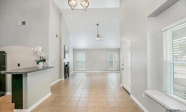 745 Stoney Creek Ave in Baton Rouge, LA - Foto de edificio - Building Photo