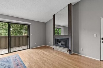 18433 Hatteras St, Unit 207 in Tarzana, CA - Building Photo - Building Photo