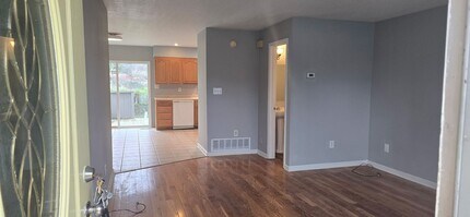 821 Brian Ct in Radcliff, KY - Building Photo - Building Photo