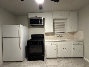 2721 Napoleon St in Houston, TX - Building Photo - Building Photo