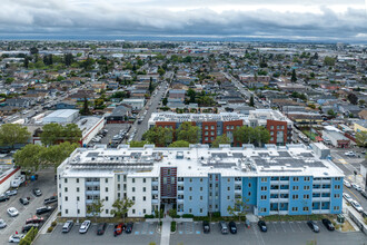 Nuevo Pacto in Oakland, CA - Foto de edificio - Building Photo