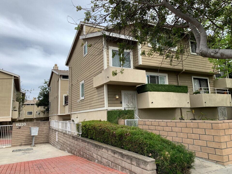 15220 S Normandie Ave, Unit 304 in Gardena, CA - Building Photo