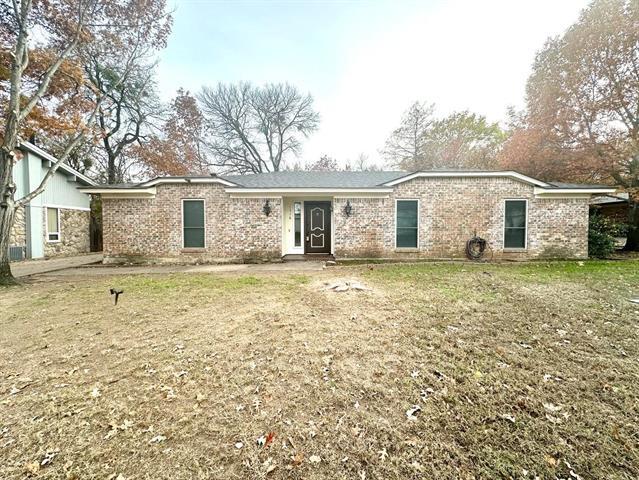 1516 Circle Ln in Bedford, TX - Building Photo