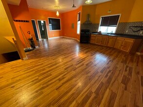 1224 S Cesar E Chavez Dr, Unit UPPER in Milwaukee, WI - Foto de edificio - Building Photo