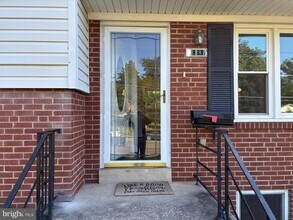 1817 Westmoreland St in McLean, VA - Foto de edificio - Building Photo