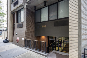 507 E 80th St in New York, NY - Foto de edificio - Building Photo