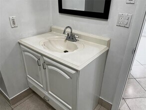 8149 Lagos De Campo Blvd in Tamarac, FL - Building Photo - Building Photo