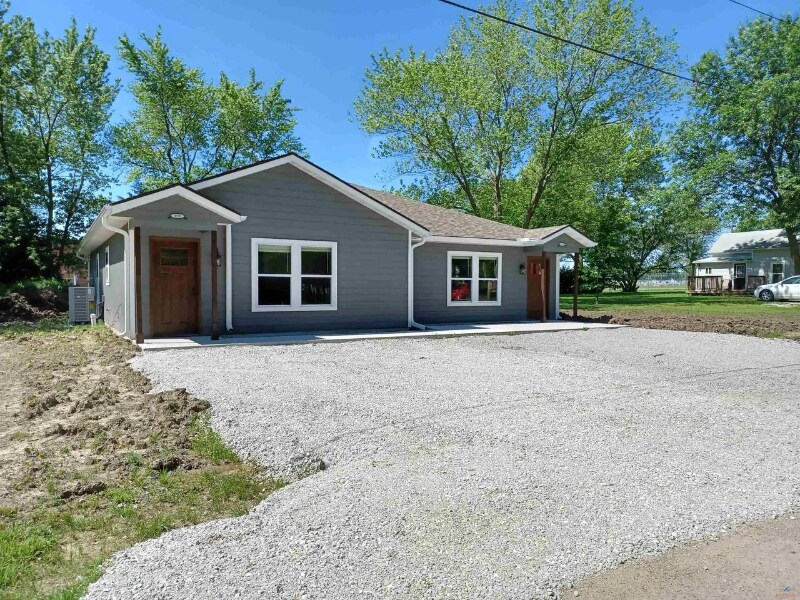 400 W Benton St in Green Ridge, MO - Foto de edificio