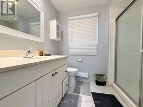 1180 Heathfield Ct in Windsor, ON - Foto de edificio - Building Photo