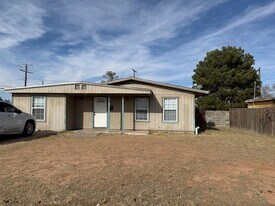 401 E 43rd St in Odessa, TX - Building Photo
