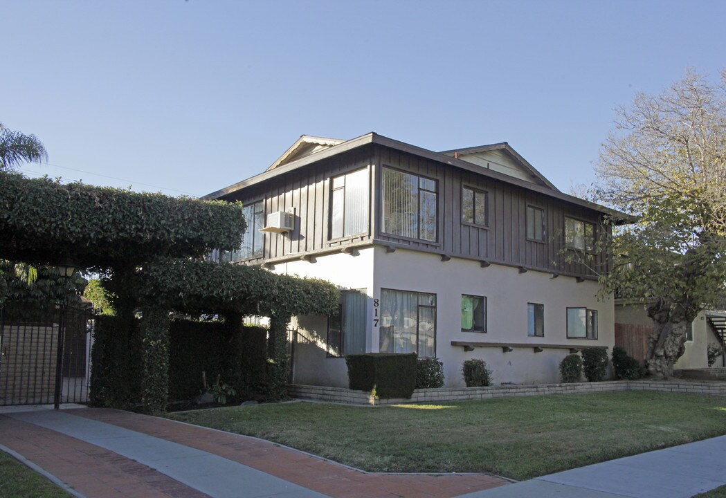 817 N Palmetto Ave in Ontario, CA - Foto de edificio