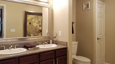 Residences at Gramercy in Houston, TX - Foto de edificio - Building Photo