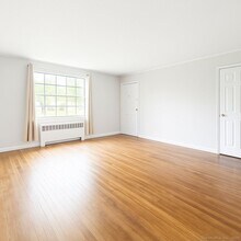 74 Mencel Cir in Bridgeport, CT - Building Photo - Building Photo