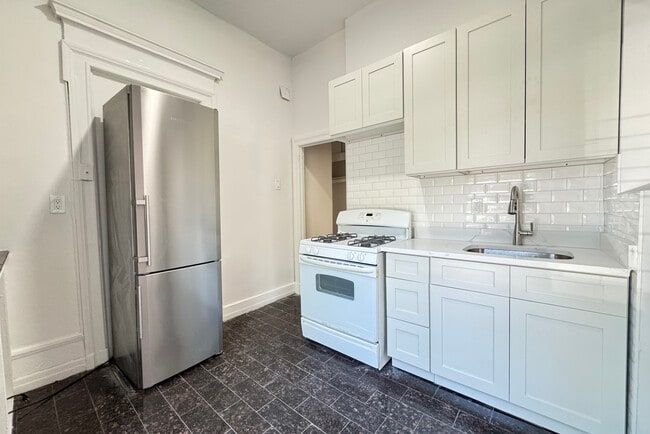 2 W 130th St in New York, NY - Building Photo - Building Photo