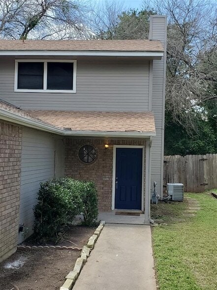 9008 Sanger Dr, Unit B in Austin, TX - Building Photo - Building Photo