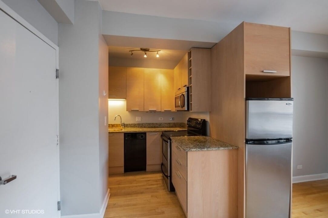 732 W Bittersweet Pl in Chicago, IL - Building Photo