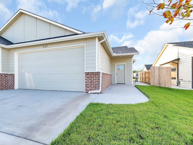 property at 625 Briarbrook Ln