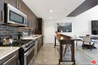 4111 Sunset Blvd-Unit -546 in Los Angeles, CA - Building Photo - Building Photo