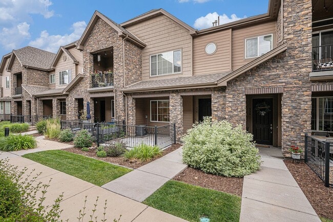 534 E Dry Creek Pl in Littleton, CO - Building Photo - Building Photo