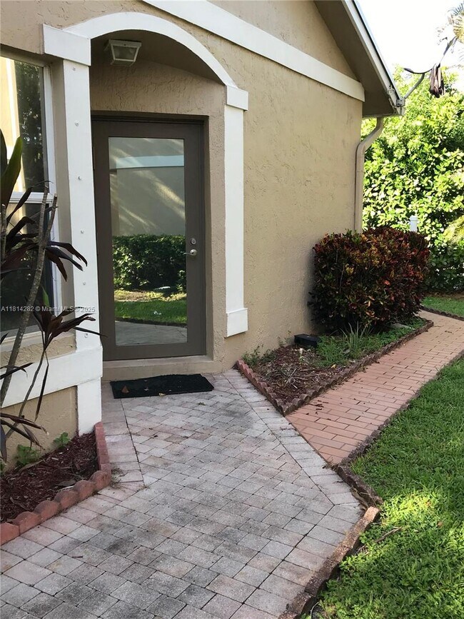 5500 NW 90th Terrace in Sunrise, FL - Building Photo - Building Photo
