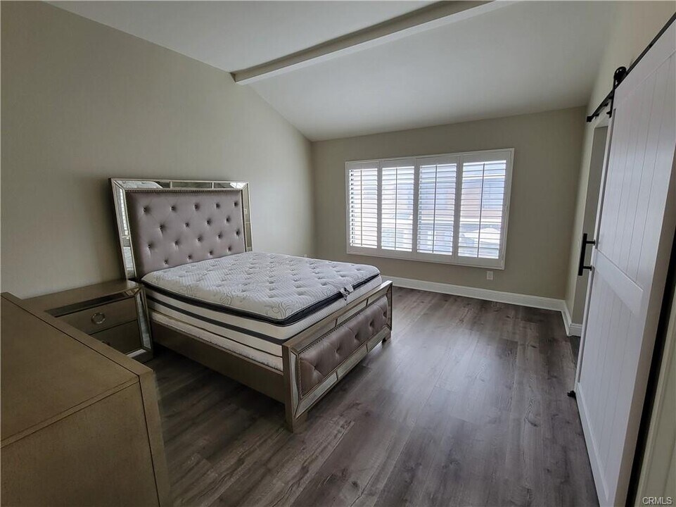 8550 Lake Knoll Ave in Garden Grove, CA - Building Photo