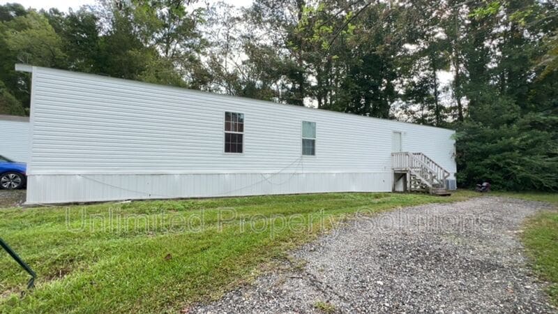 9765 Old Mill Rd in Navassa, NC - Building Photo