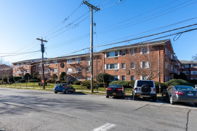 River Edge Apartments in Hastings On Hudson, NY - Building Photo - Building Photo