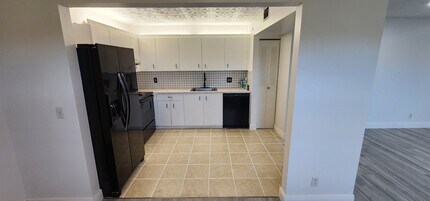 801 SW 133rd Ter, Unit 410K in Pembroke Pines, FL - Building Photo - Building Photo